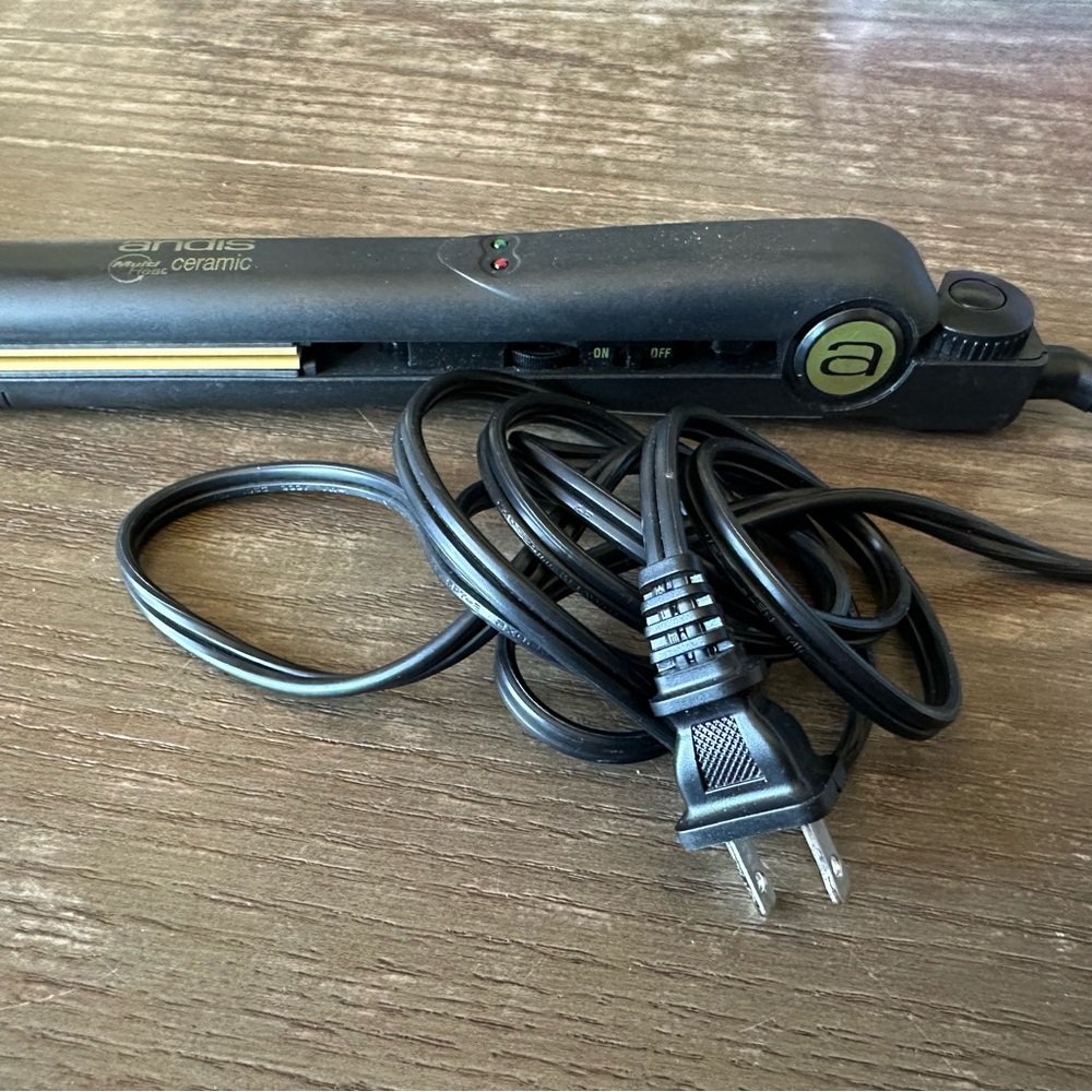 Andis Black Ceramic Hair Straightener